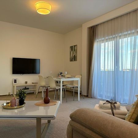 Luxury Glam Apartments & Studios Near Coresi Mall Brașov Exterior foto