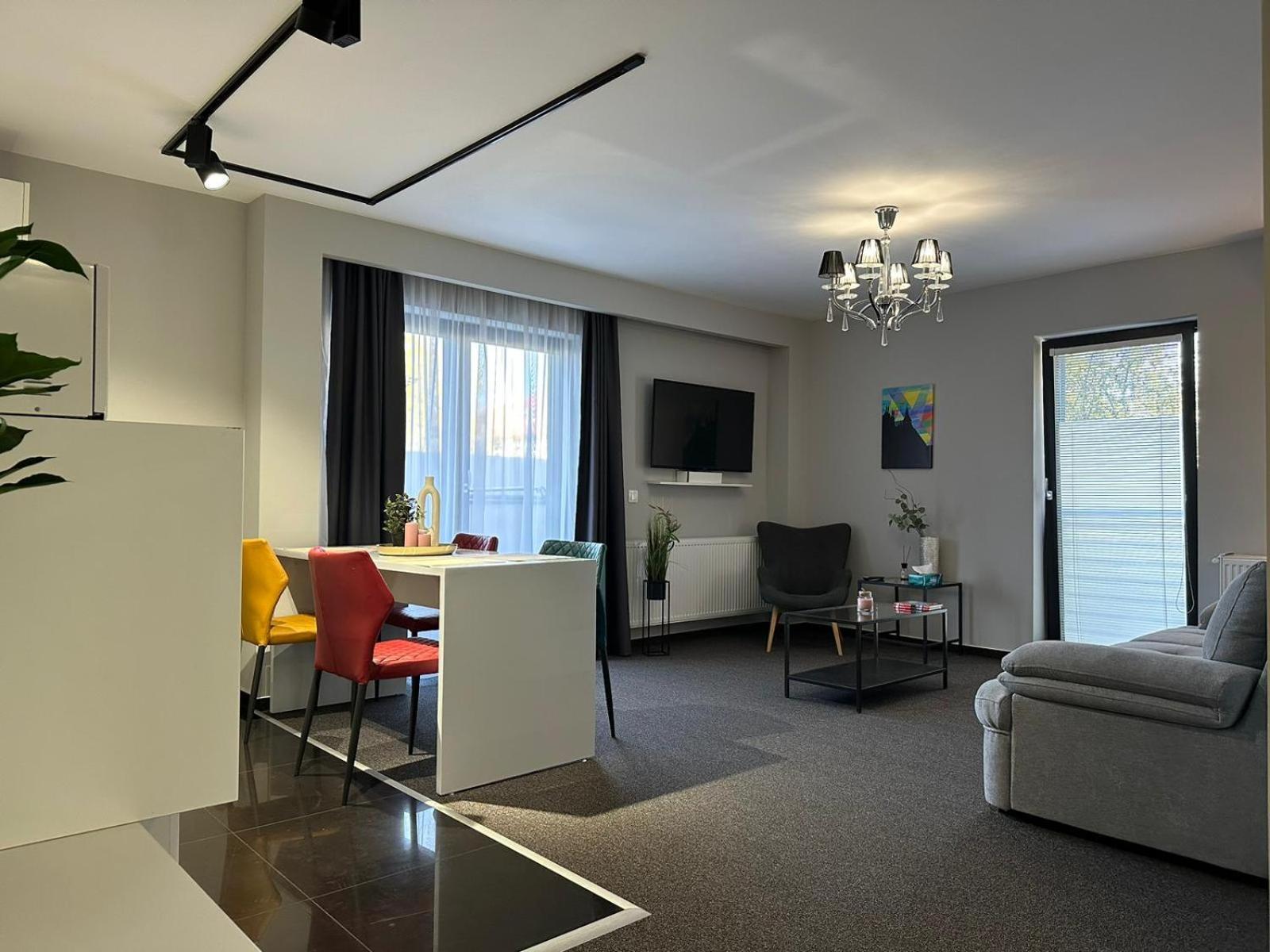 Luxury Glam Apartments & Studios Near Coresi Mall Brașov Exterior foto