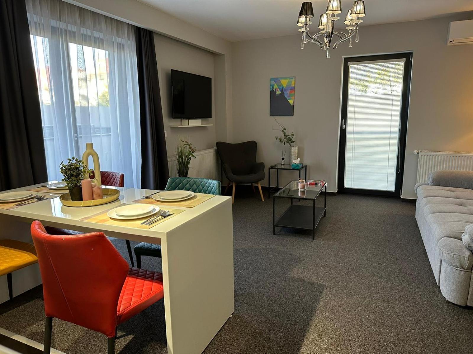Luxury Glam Apartments & Studios Near Coresi Mall Brașov Exterior foto