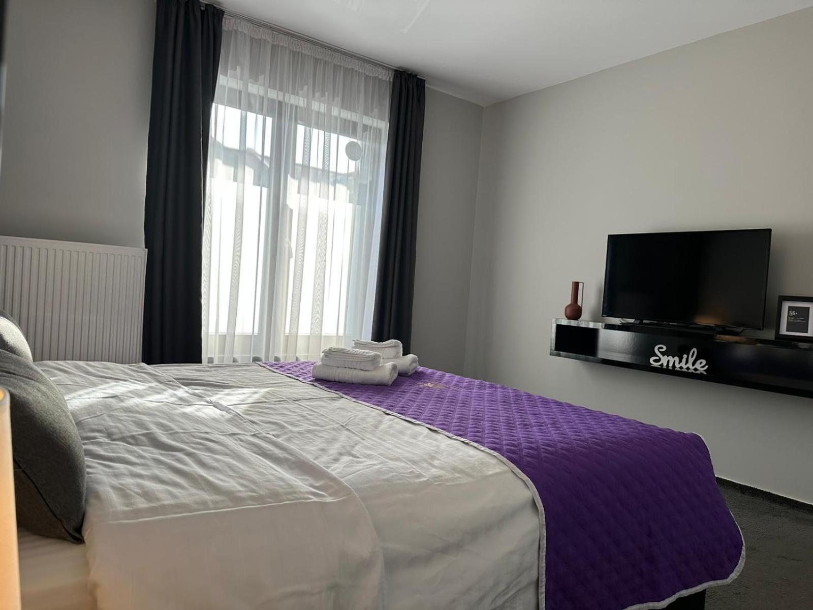 Luxury Glam Apartments & Studios Near Coresi Mall Brașov Exterior foto
