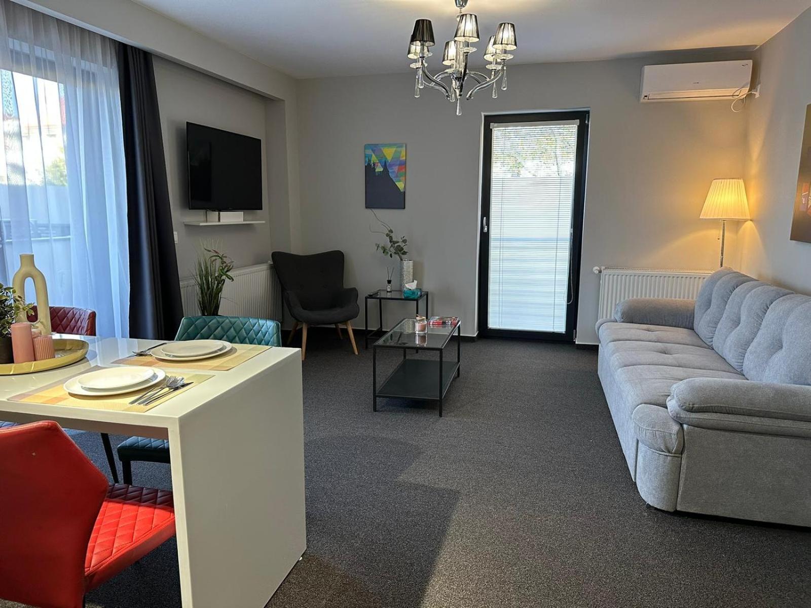 Luxury Glam Apartments & Studios Near Coresi Mall Brașov Exterior foto