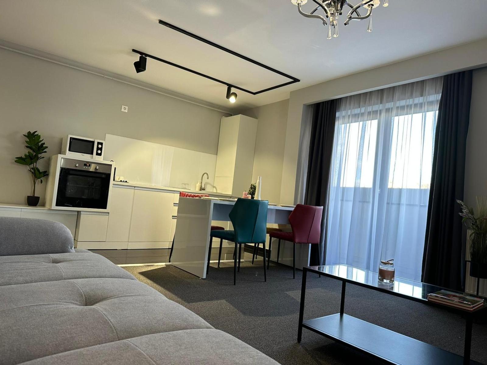 Luxury Glam Apartments & Studios Near Coresi Mall Brașov Exterior foto