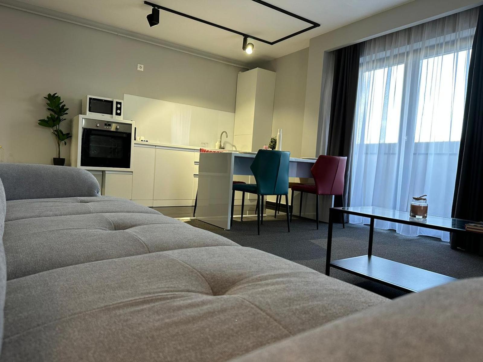 Luxury Glam Apartments & Studios Near Coresi Mall Brașov Exterior foto