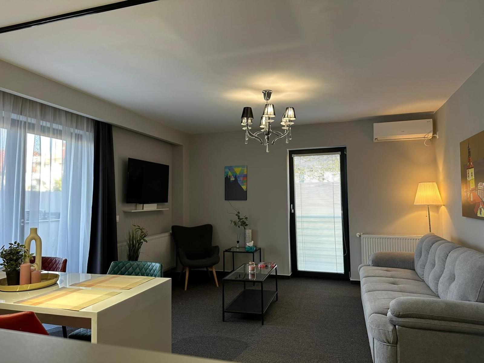 Luxury Glam Apartments & Studios Near Coresi Mall Brașov Exterior foto