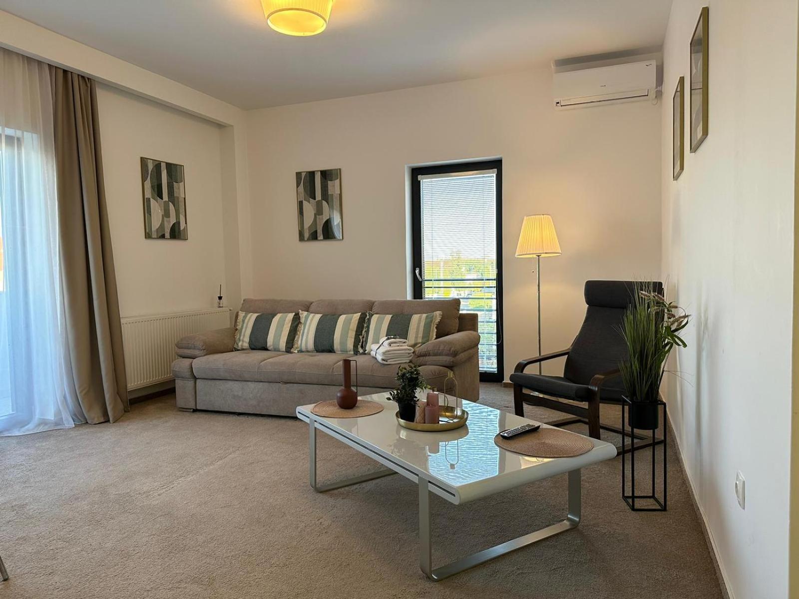 Luxury Glam Apartments & Studios Near Coresi Mall Brașov Exterior foto