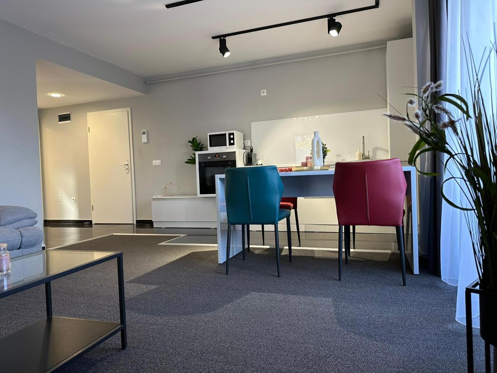 Luxury Glam Apartments & Studios Near Coresi Mall Brașov Exterior foto
