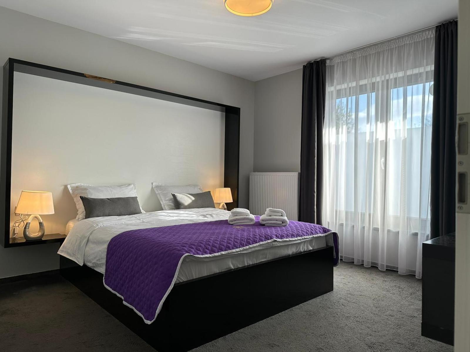 Luxury Glam Apartments & Studios Near Coresi Mall Brașov Exterior foto