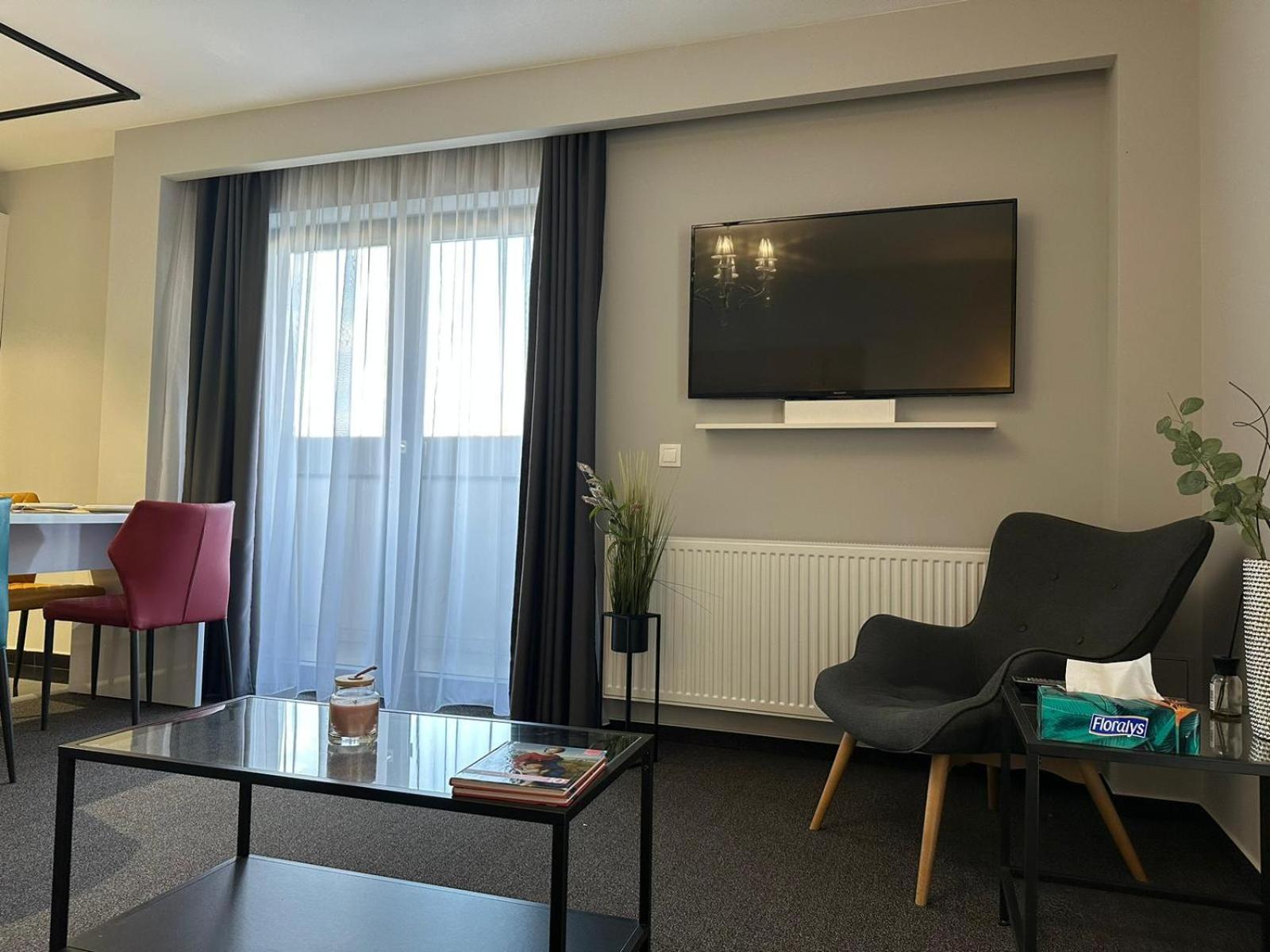 Luxury Glam Apartments & Studios Near Coresi Mall Brașov Exterior foto