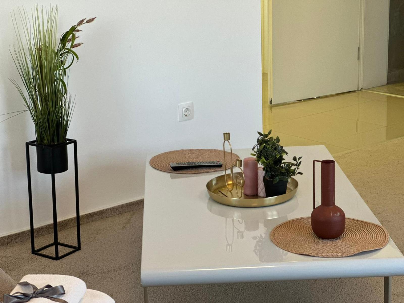 Luxury Glam Apartments & Studios Near Coresi Mall Brașov Exterior foto