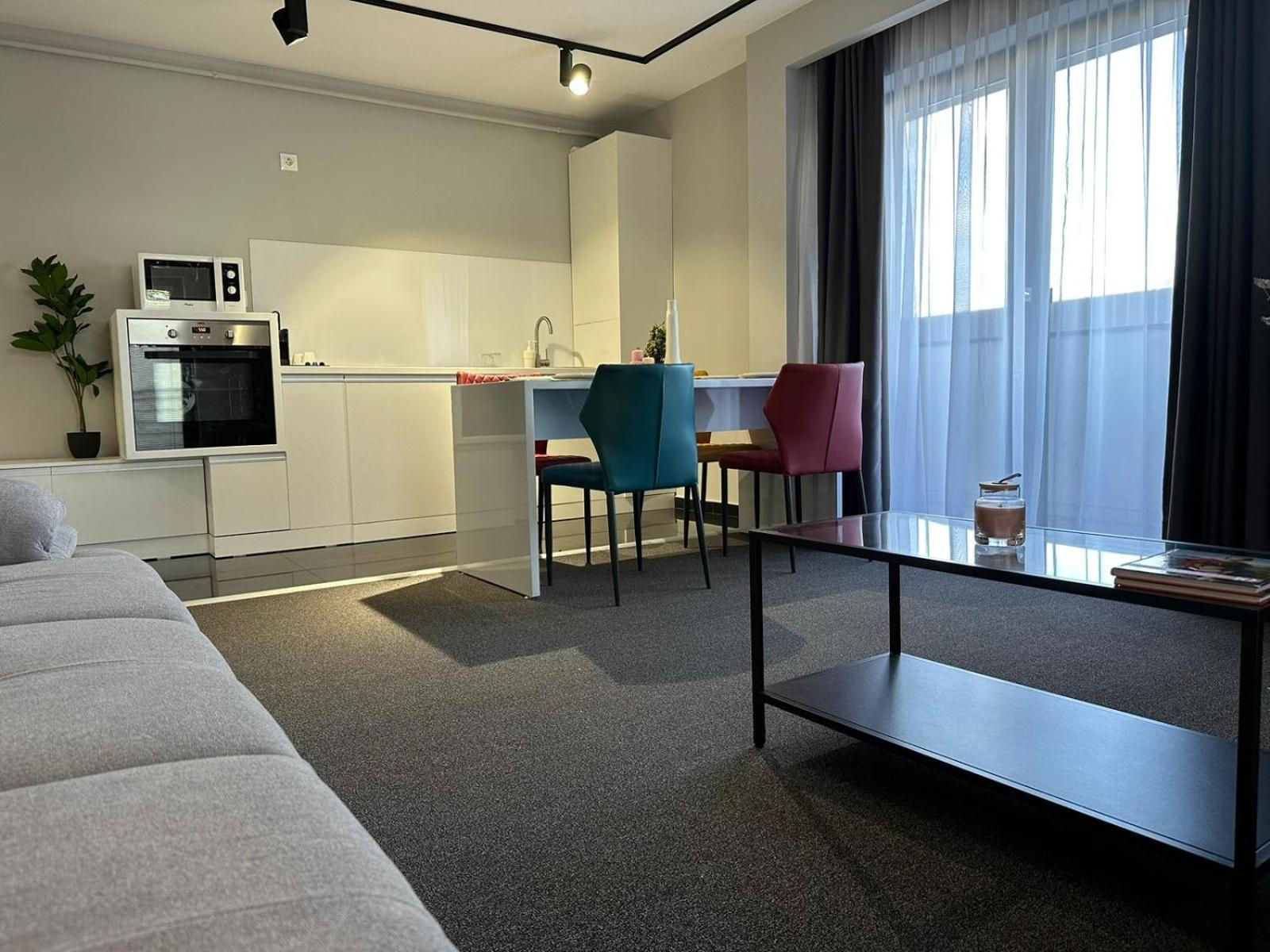 Luxury Glam Apartments & Studios Near Coresi Mall Brașov Exterior foto