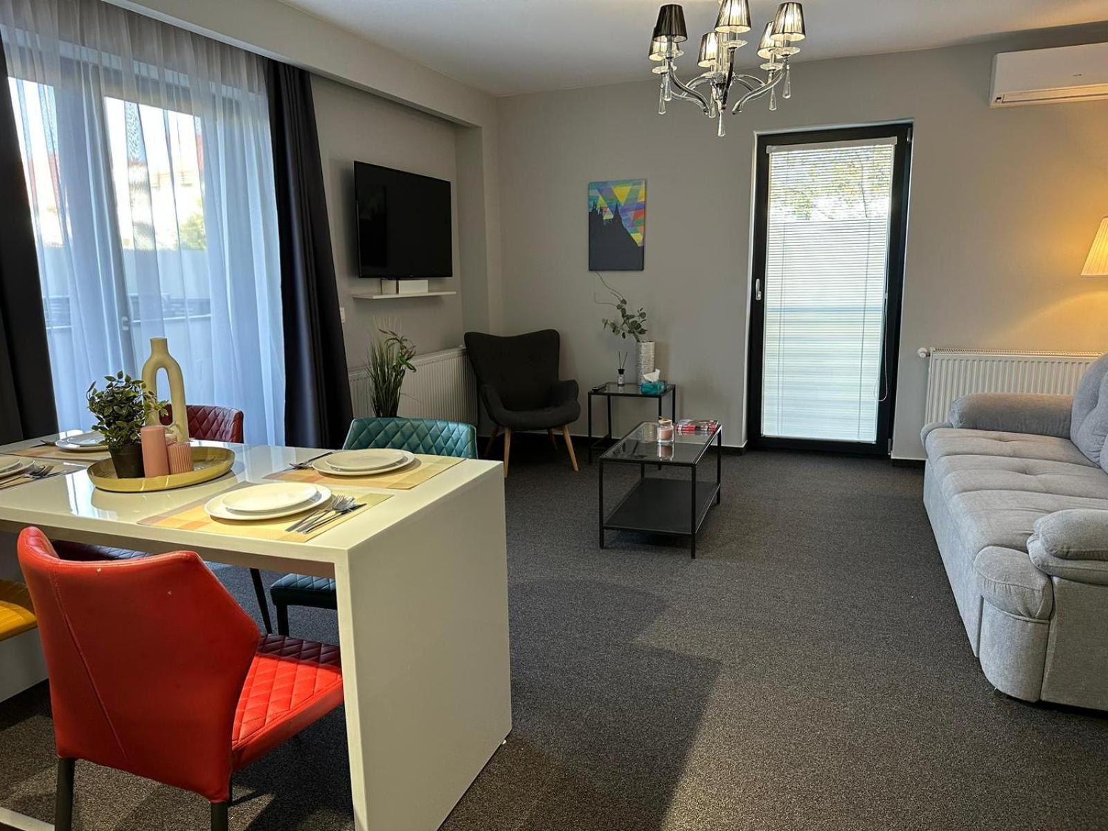 Luxury Glam Apartments & Studios Near Coresi Mall Brașov Exterior foto