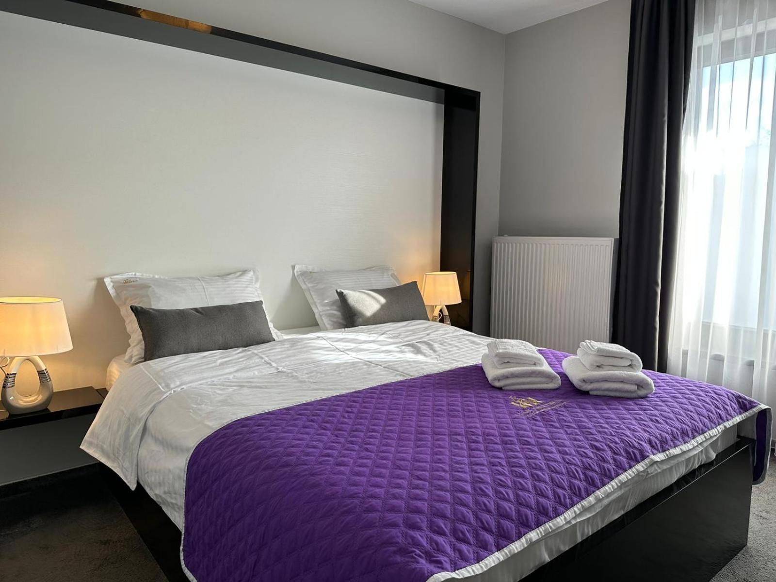 Luxury Glam Apartments & Studios Near Coresi Mall Brașov Exterior foto