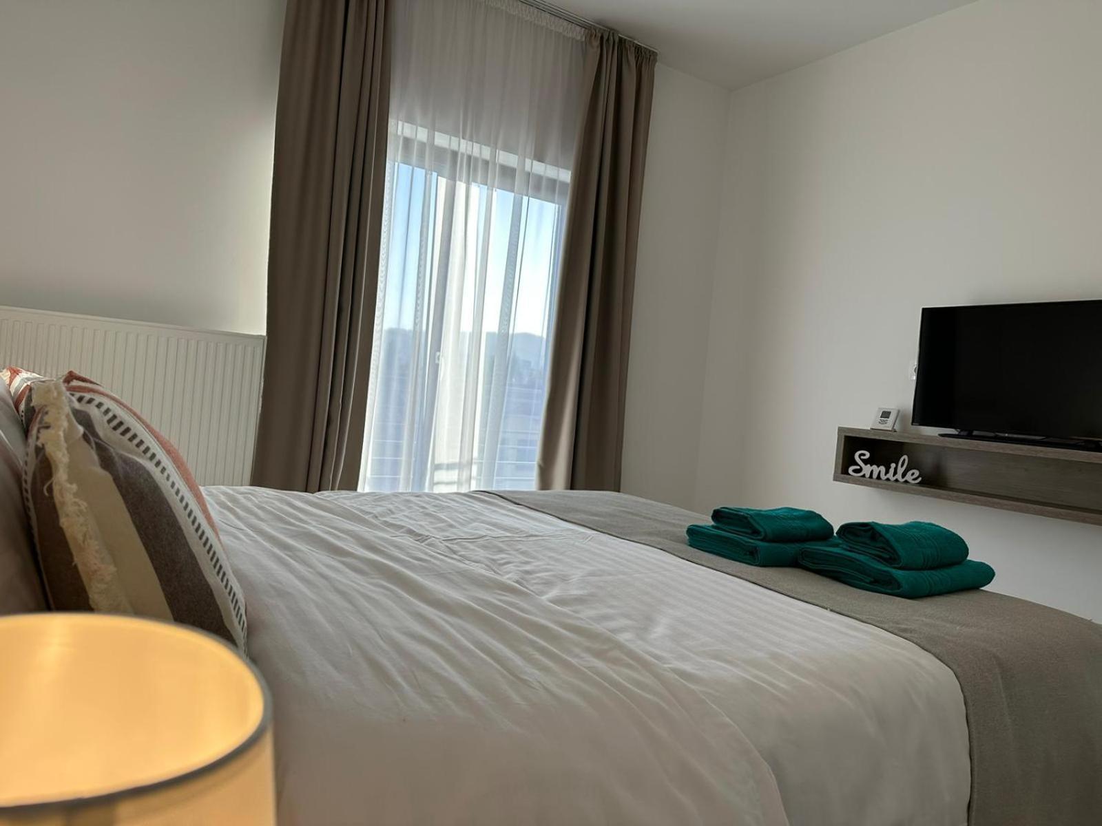 Luxury Glam Apartments & Studios Near Coresi Mall Brașov Exterior foto