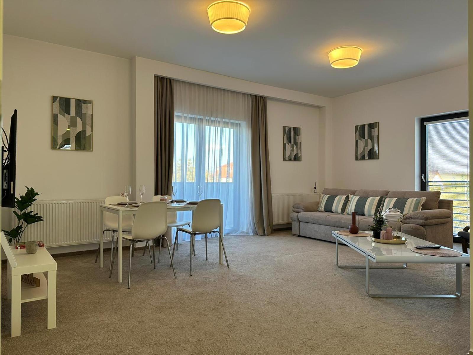 Luxury Glam Apartments & Studios Near Coresi Mall Brașov Exterior foto