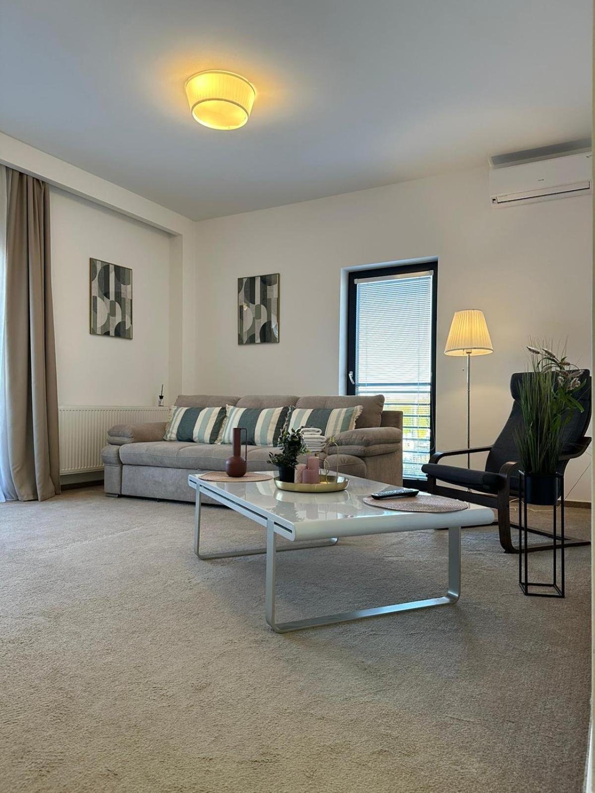 Luxury Glam Apartments & Studios Near Coresi Mall Brașov Exterior foto