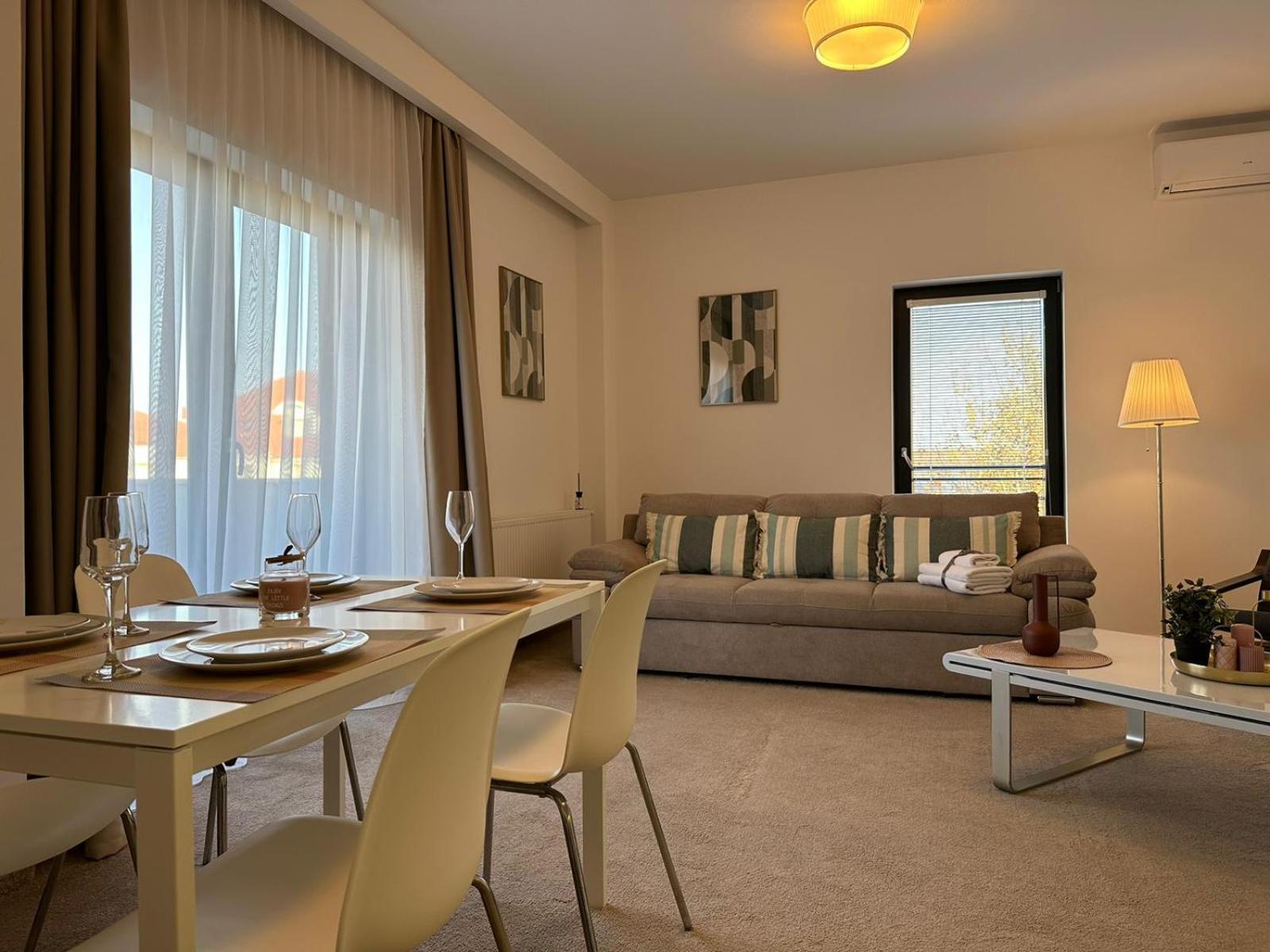 Luxury Glam Apartments & Studios Near Coresi Mall Brașov Exterior foto