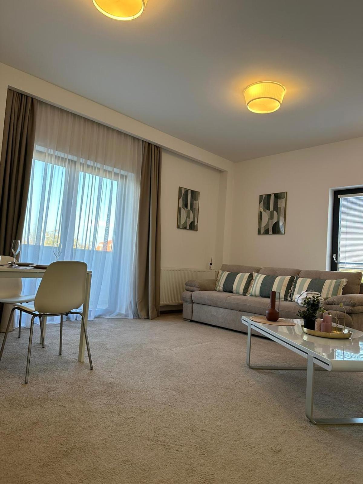 Luxury Glam Apartments & Studios Near Coresi Mall Brașov Exterior foto