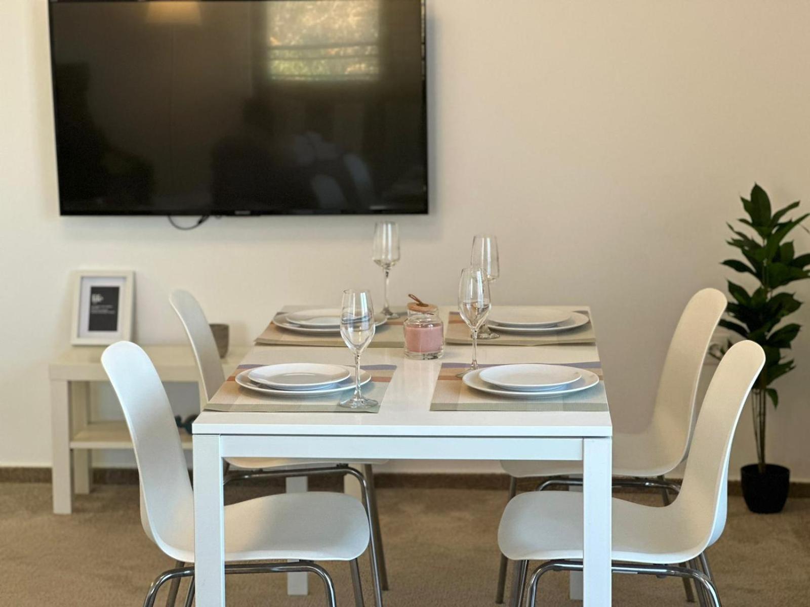 Luxury Glam Apartments & Studios Near Coresi Mall Brașov Exterior foto