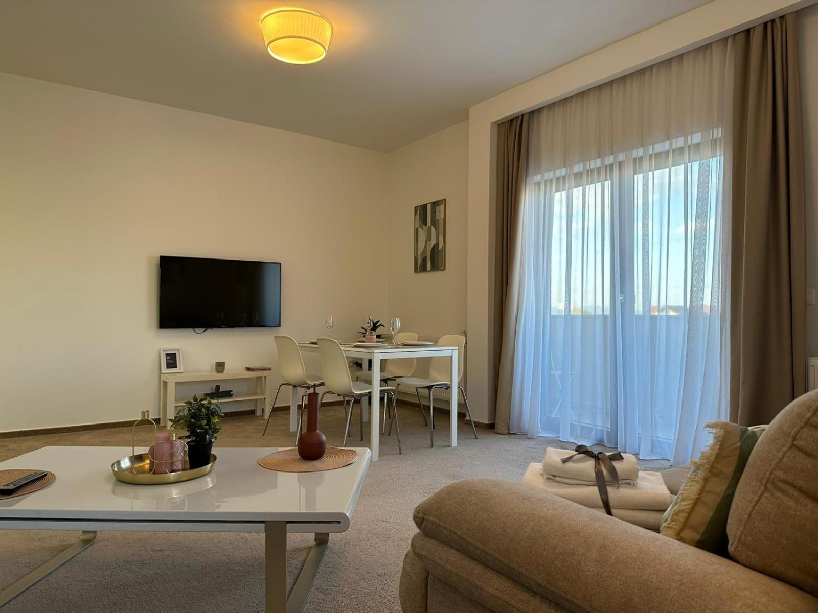 Luxury Glam Apartments & Studios Near Coresi Mall Brașov Exterior foto