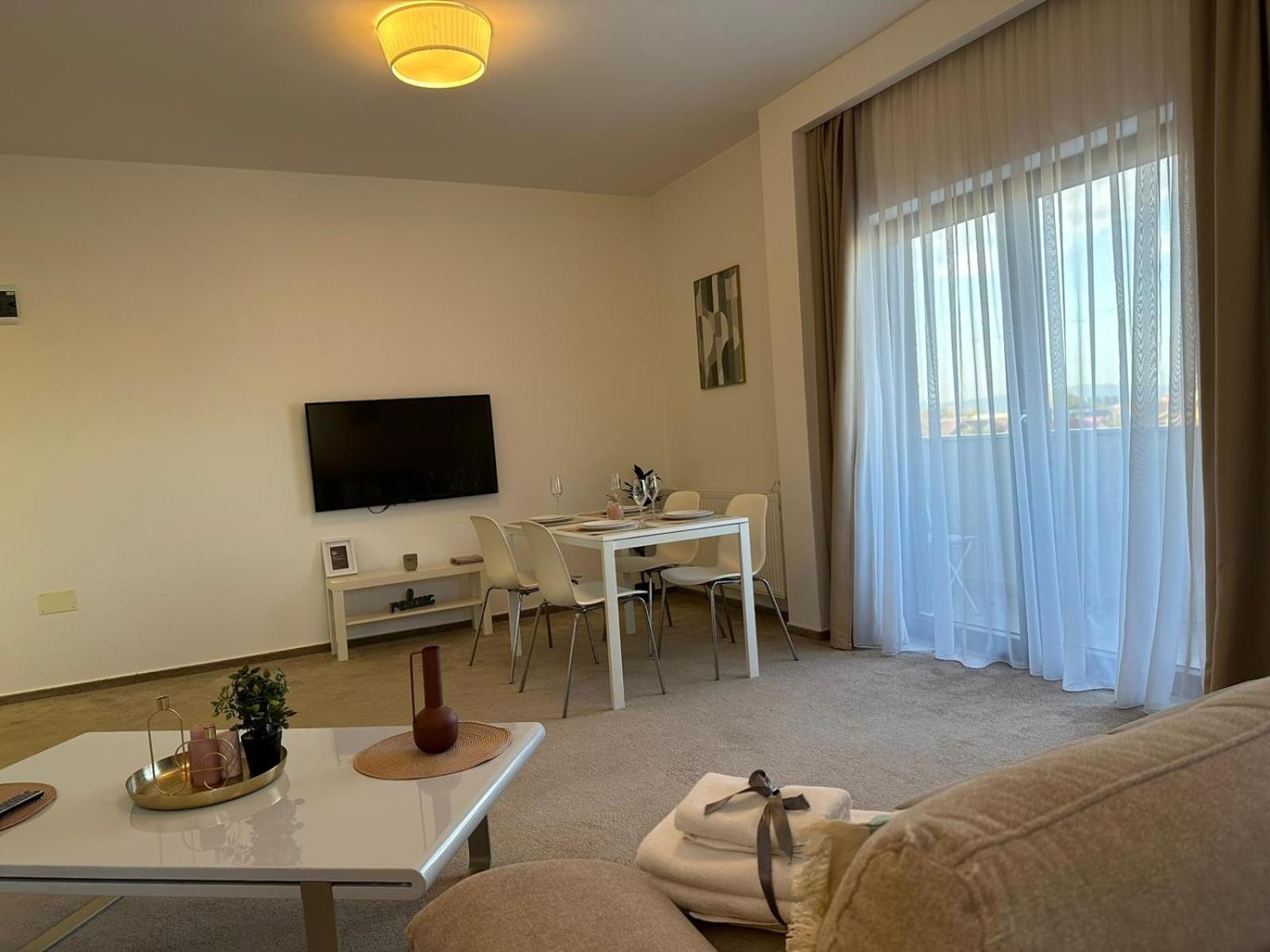 Luxury Glam Apartments & Studios Near Coresi Mall Brașov Exterior foto
