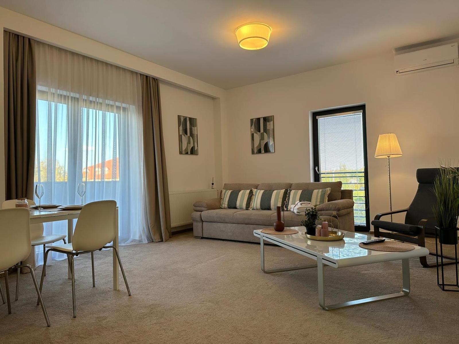 Luxury Glam Apartments & Studios Near Coresi Mall Brașov Exterior foto