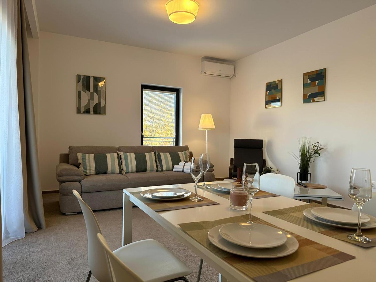 Luxury Glam Apartments & Studios Near Coresi Mall Brașov Exterior foto