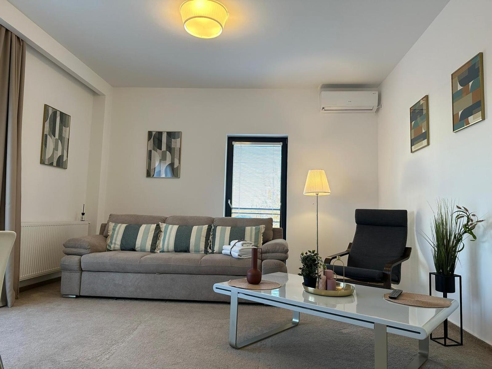 Luxury Glam Apartments & Studios Near Coresi Mall Brașov Exterior foto