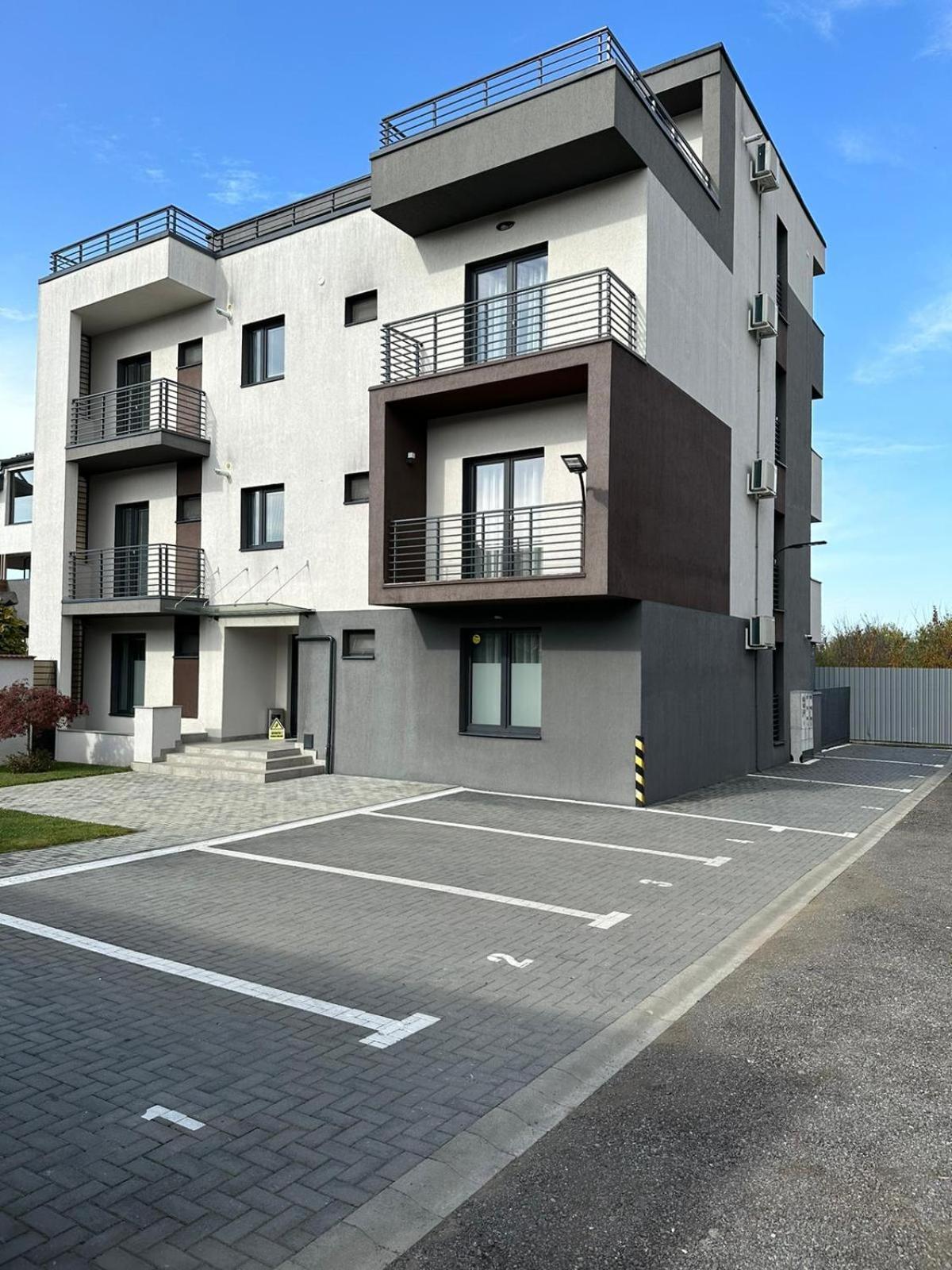 Luxury Glam Apartments & Studios Near Coresi Mall Brașov Exterior foto