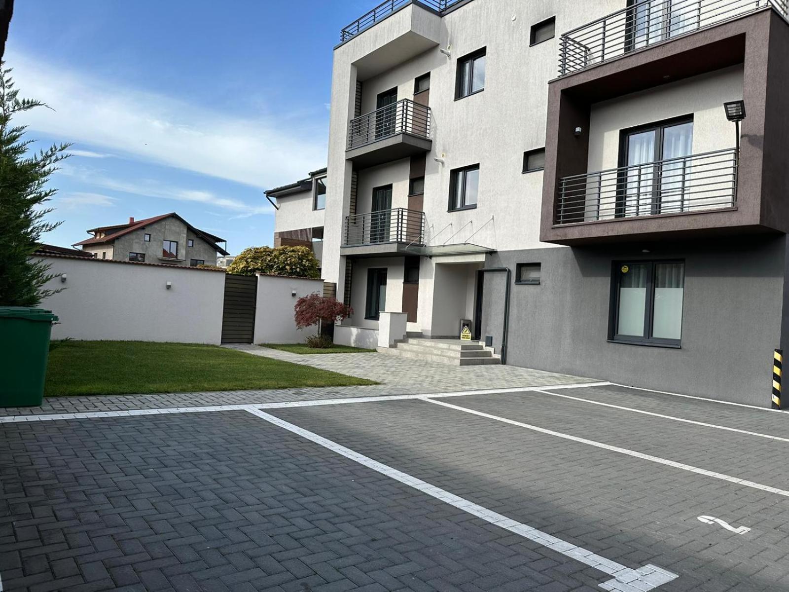 Luxury Glam Apartments & Studios Near Coresi Mall Brașov Exterior foto
