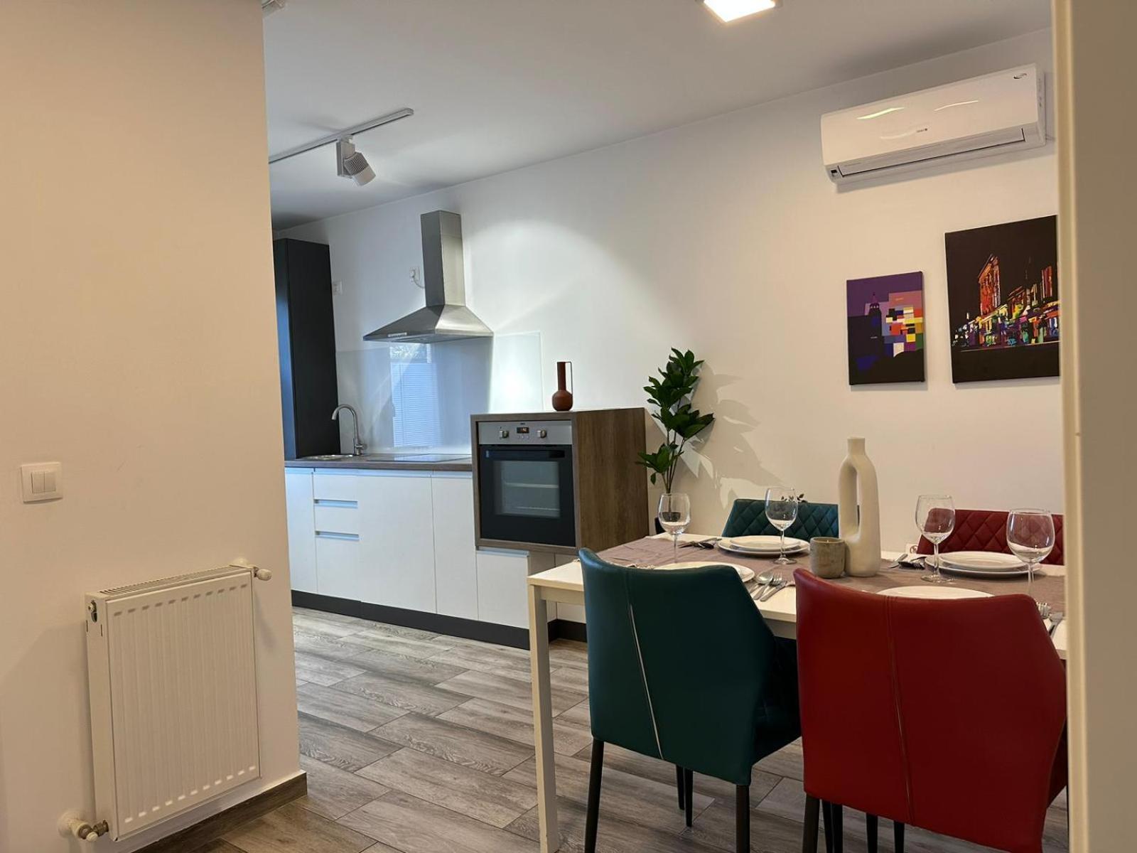 Luxury Glam Apartments & Studios Near Coresi Mall Brașov Exterior foto