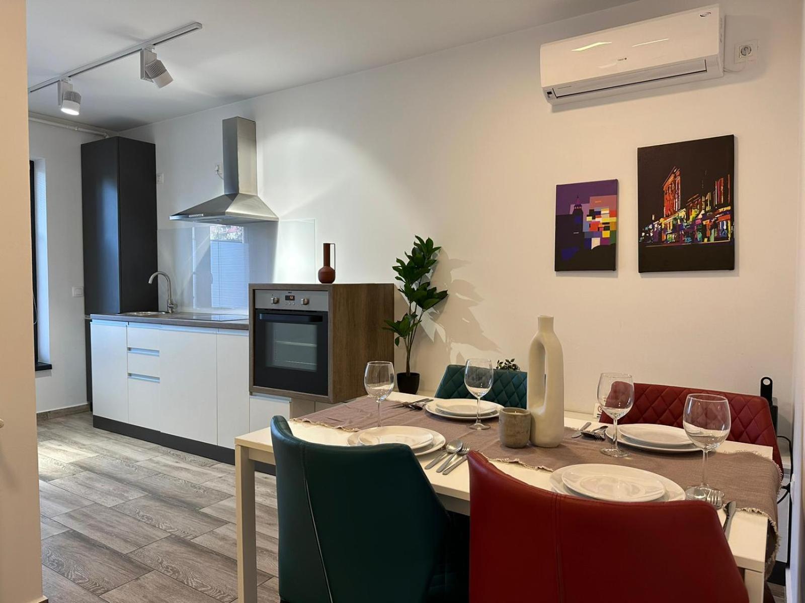 Luxury Glam Apartments & Studios Near Coresi Mall Brașov Exterior foto