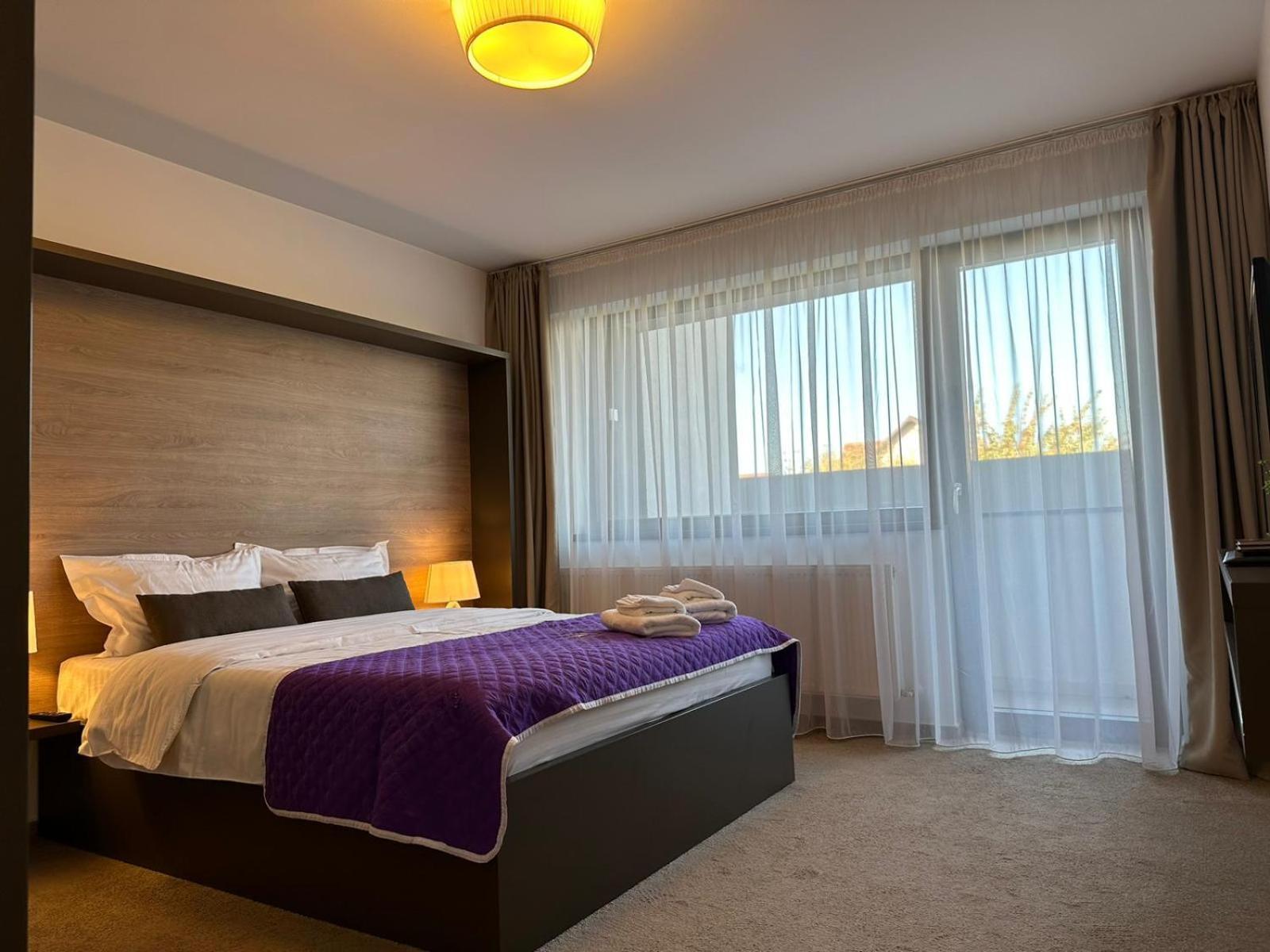 Luxury Glam Apartments & Studios Near Coresi Mall Brașov Exterior foto